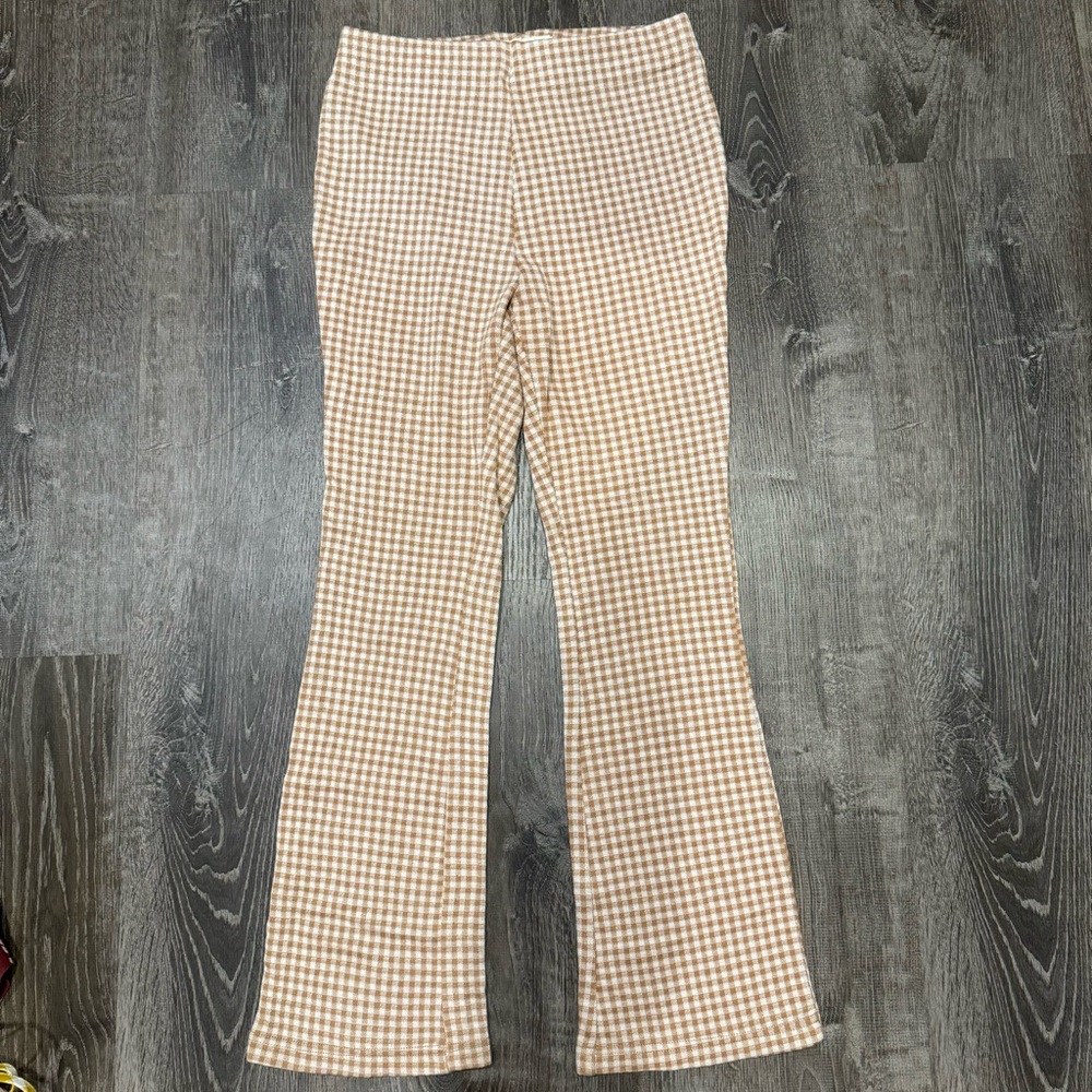Cute gingham pants! These are comfy and wore them as business attire